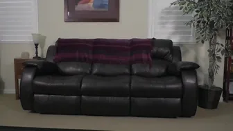 Mindi Mink luxurious babe fucks pussy relish