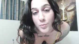 Erin Marie O'Keefe aka Goddess Green Eyed cumming heavily before webcam