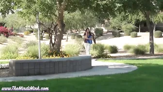 Mindi Mink big breasted harlot massages nipples