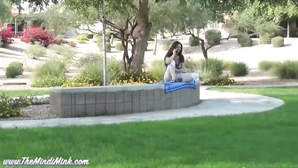 Mindi Mink big breasted harlot massages nipples