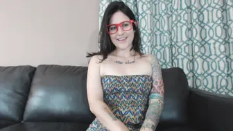 Erin Marie O'Keefe aka Goddess Green Eyed jerking on the bed