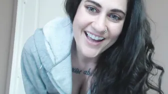 Erin Marie O'Keefe aka Goddess Green Eyed cool slut on the chair