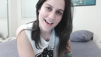 Erin Marie O'Keefe aka Goddess Green Eyed a cool lady rides a sex toy