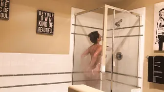 thereallisaan crazy nurse posing on camera
