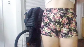 xtina83 courtesan takes off her tights