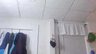 xtina83 puts his fingers in the ass