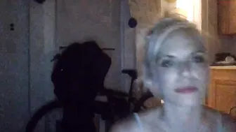 xtina83 puts his fingers in the ass