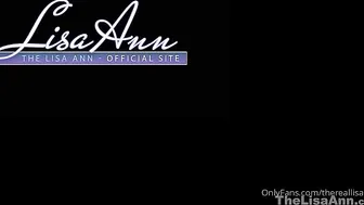 thereallisaan hot bitches shine small tits on camera
