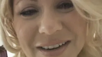 sam38 Cute brunette