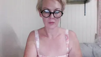 miss_pussy_galore hot bitch punches holes with fingers