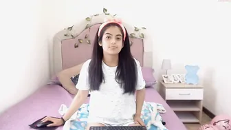 mia_hottie_ busty schoolgirl fingering pussy