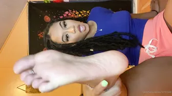 princessofthesoles babe masturbates with phallus