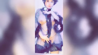 oenvyus Busty brunette