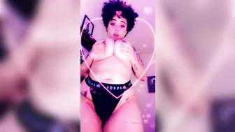 oenvyus caresses the holes with his hand