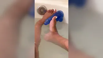 jaylap a woman with a wide pelvis gets shaved cunt