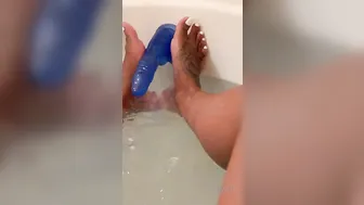 jaylap a woman with a wide pelvis gets shaved cunt