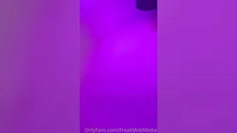 freakmobmedi sexy blonde gently masturbates cunt