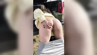 bigbootybaddie_ hot chick caresses big ass