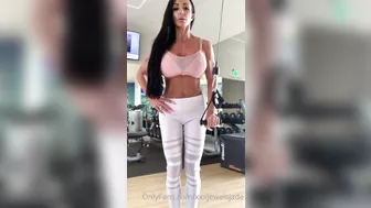 xxxjewelsjad greedily fucks herself with a toy