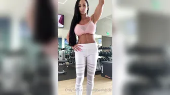 xxxjewelsjad greedily fucks herself with a toy