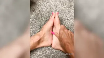 xxxjewelsjad red-haired trash pretty jerks off pussy