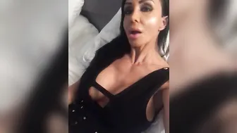 xxxjewelsjad gorgeous bitch bares her breasts