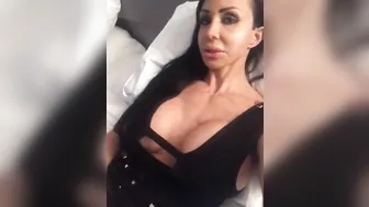 xxxjewelsjad gorgeous bitch bares her breasts