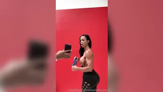 xxxjewelsjad cool skinny rubs her lips sex