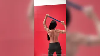 xxxjewelsjad cool skinny rubs her lips sex