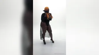 victoria may89cakes bitch in stockings tightly hammering herself with a bottle