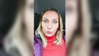 victoria may89 home julia squeezes her tits