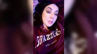 whitneywrightxxx_Stream cute babe caresses shaved cunt