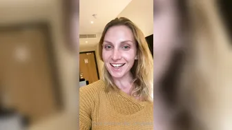 victoria may89 submissive chick makes suction