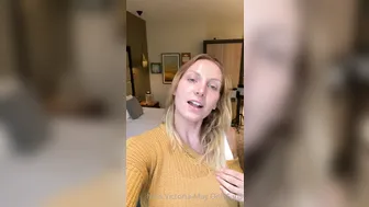 victoria may89 submissive chick makes suction