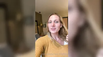 victoria may89 submissive chick makes suction