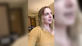 victoria may89 submissive chick makes suction