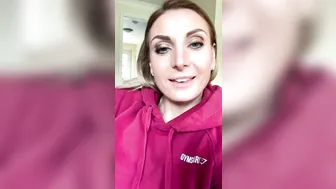 victoria may89 blonde babe bares her tits