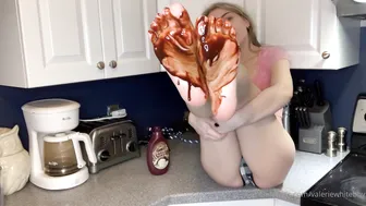 valeriewhitebb amazing slut is hot fucking her holes