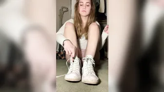 valeriewhitebb cute bitch shows off her gorgeous body