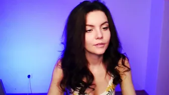 vaiolika writes pen on boobs and ass