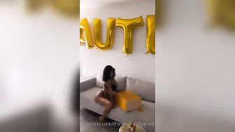 themarkusdupre Cute brunette