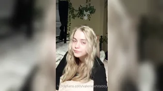 valeriewhitebb cute chick jerks both holes