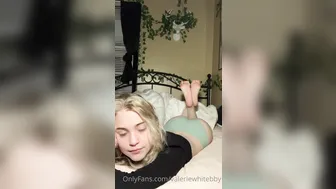 valeriewhitebb cute chick jerks both holes
