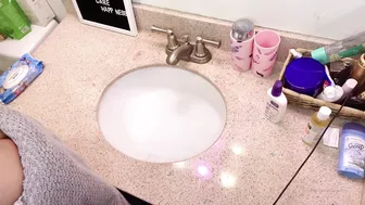 thejennafox playing with her pussy