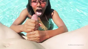 thejennafox beauty sensually satisfies her pussy