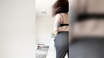 theemilylynne a young queen fucks both holes