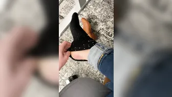 thecherryblond black-haired beauty pulls sex lips