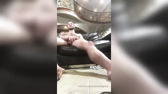 sophiamfgrac bitch with huge booty caresses hairy cunt