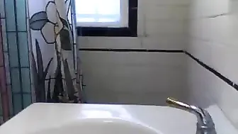 sub4daddydom fucks herself on the sofa