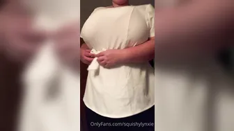 squishylynxi cute lady gently massages pussy